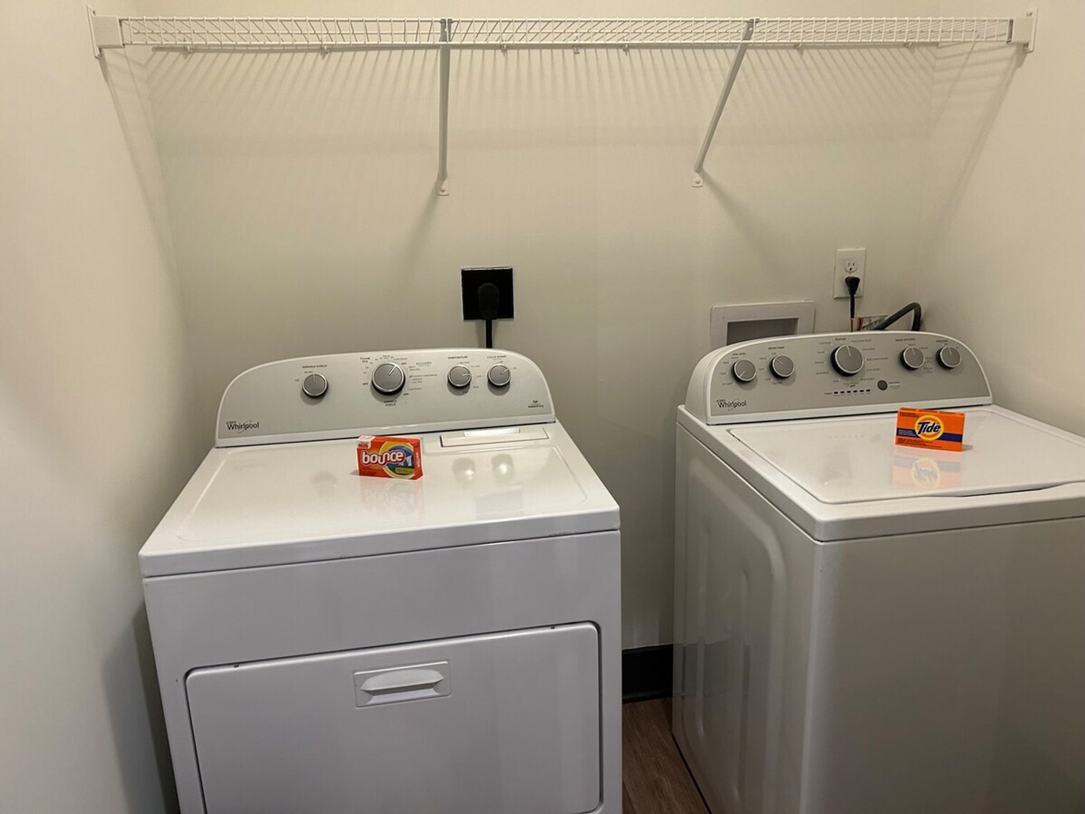 Building Photo - 539 W Trade St