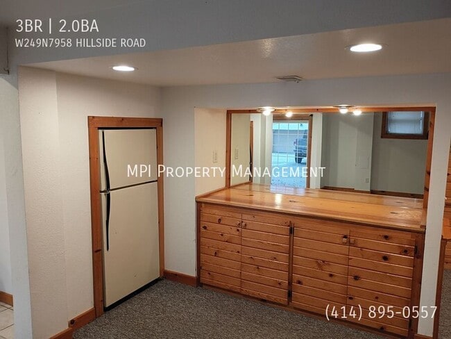 Building Photo - W249N7958 Hillside Rd