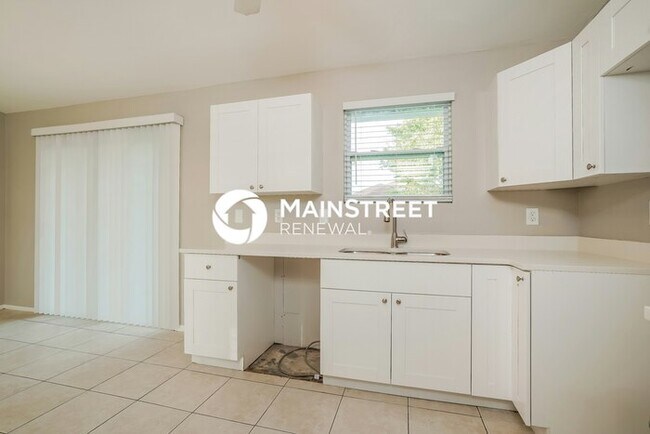 Building Photo - 3 Bedroom Pet-Friendly Home in Cape Coral, FL with Main Street Renewal