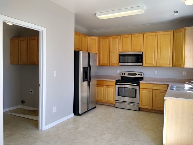Building Photo - Gorgeous 2 Story 3 Bedroom 2.5 Baths in Dacono For Rent