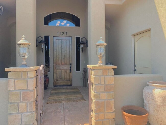 Building Photo - This Gorgeous Home is in the Tonaquint Ter...