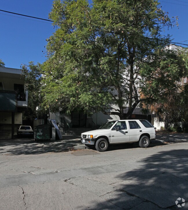 Building Photo - 2045 Rodney Dr