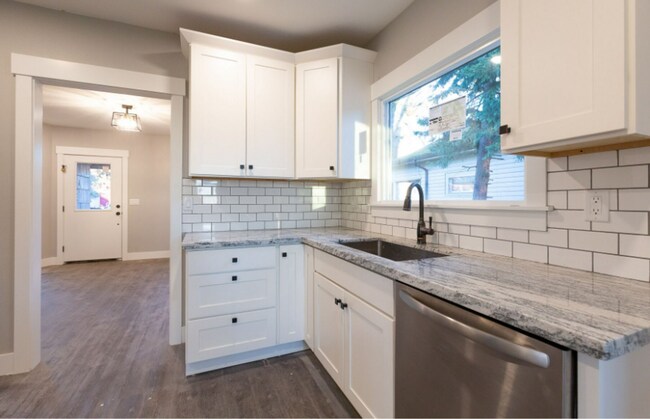 Building Photo - Charming Fully Renovated Home in the Heart of Southeast Portland
