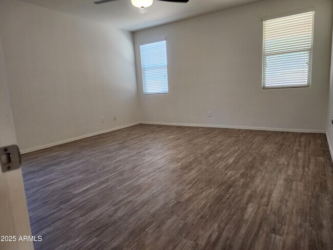 Building Photo - 7559 W Andrea Dr