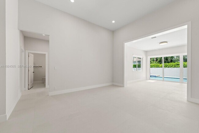 Building Photo - 16160 SW 89th Pl