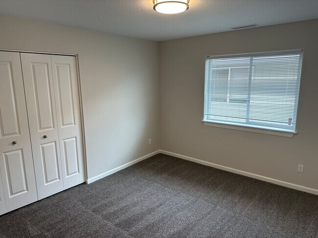 Building Photo - Brand New 3 Bed / 3 Bath Duplex! First Mon...