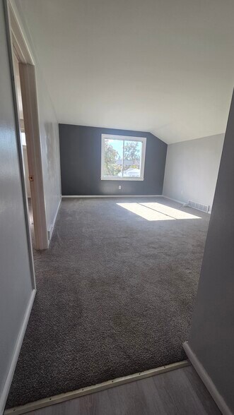 Building Photo - 247 School St