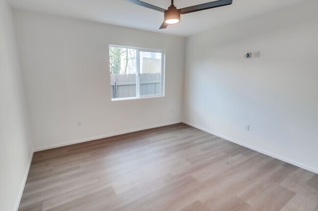 Building Photo - 3042-3044 J St