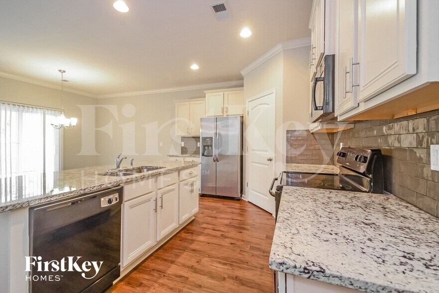 Building Photo - 5056 Bella Ct