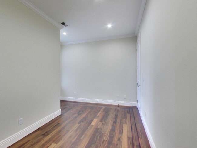Building Photo - 1121 Green St