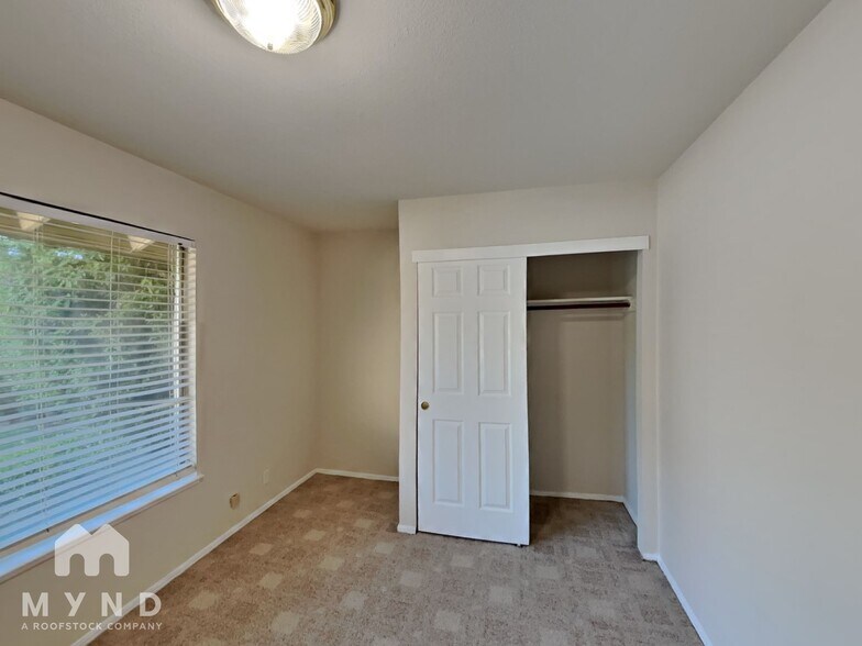 Building Photo - 6107 Vale Ct