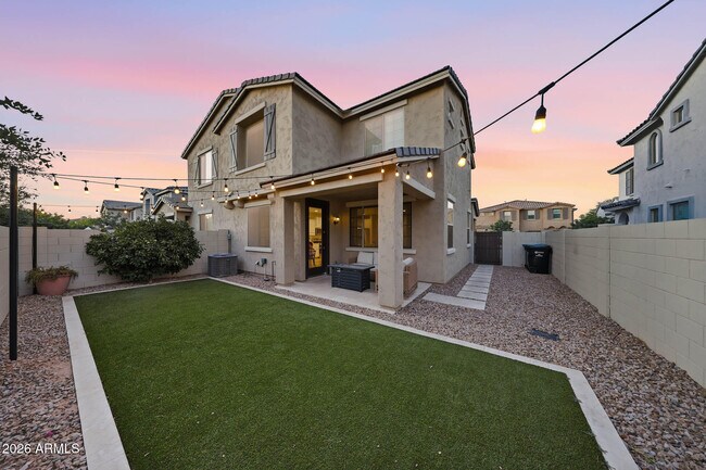 Building Photo - 905 S Canal Dr