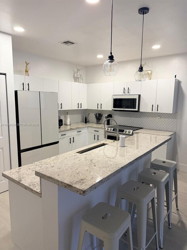 Building Photo - 1022 NE 42nd Terrace