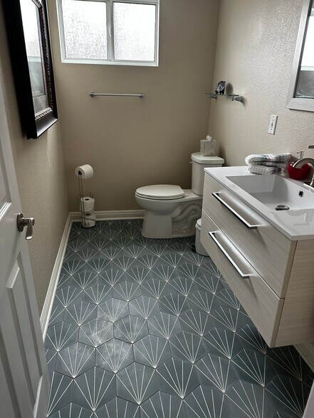 Building Photo - 6803 Urubu St