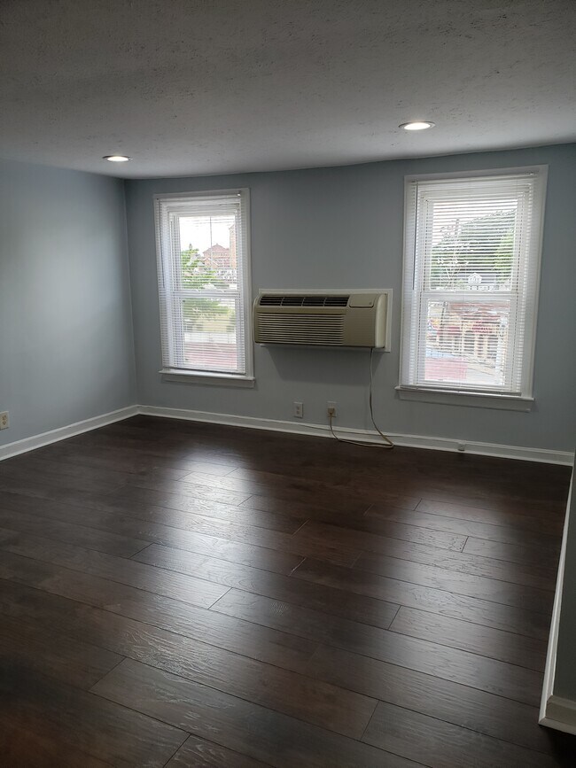 Building Photo - 1558 Bardstown Rd