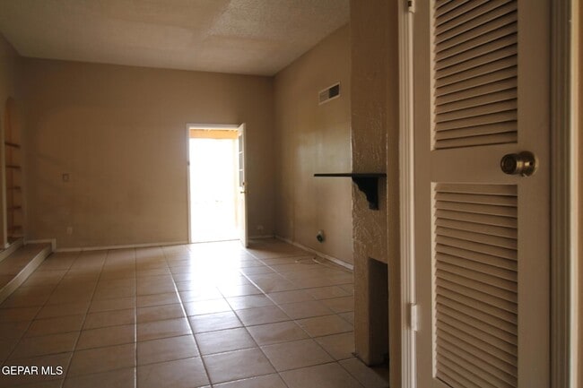 Building Photo - 10711 Ivanhoe Dr