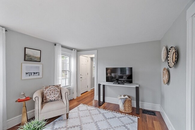 Building Photo - 193 St Mary St