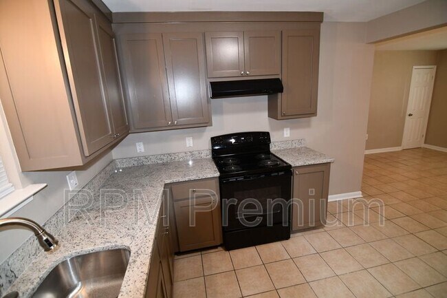 Building Photo - 11965 Troy St