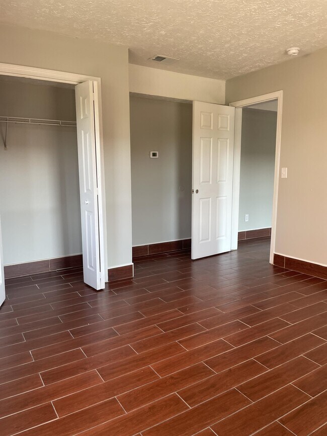 Building Photo - 174 S Killarney Ln