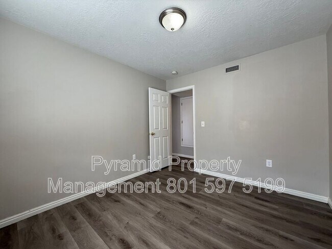 Building Photo - 1281 W 1480 N St