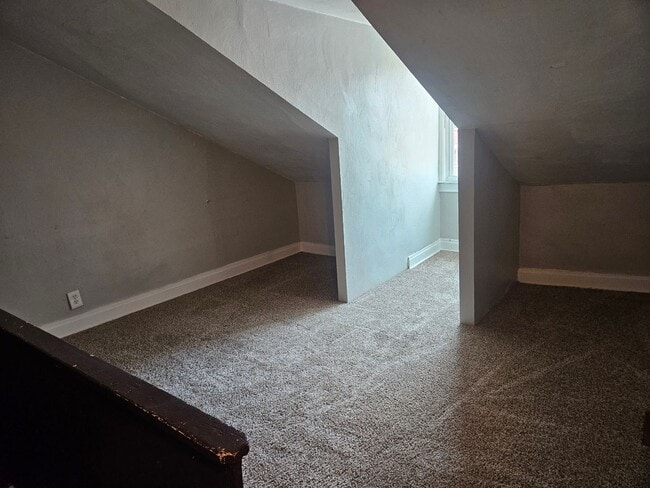 Building Photo - Central Location, Private Deck, In Unit W/...