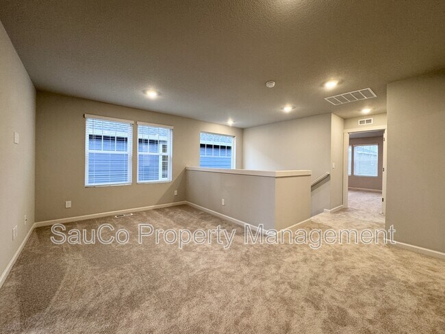 Building Photo - 8309 SE Crescent Dr