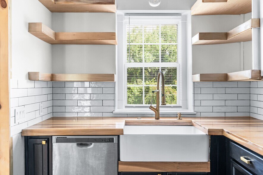 Kitchen - 1112 Clifton Ln