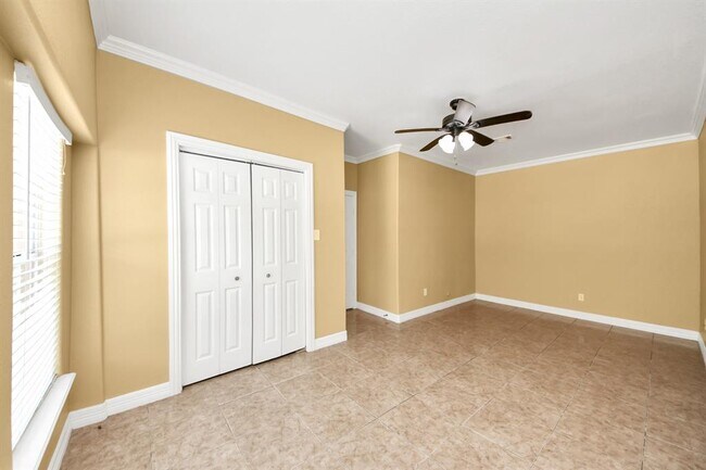 Building Photo - 11643 Antoine Dr