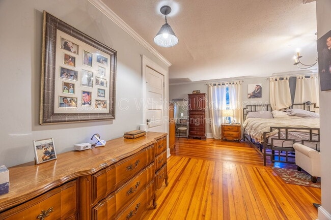 Building Photo - 139 Grove St