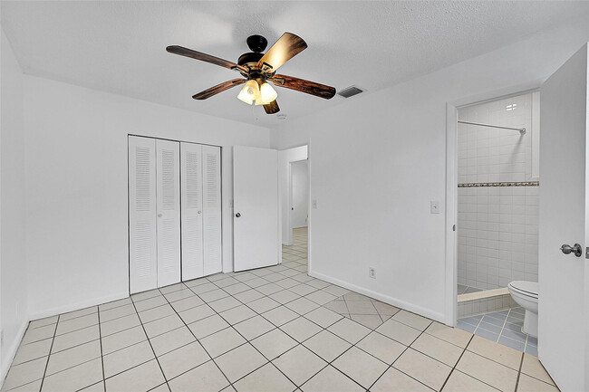 Building Photo - 604 SW 6th Ave