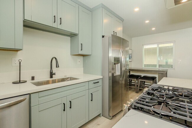 Building Photo - Renovated 1 Bed/1 Bath Single Family Home in Pacific Beach w/Patio/Parking/Washer/Dryer