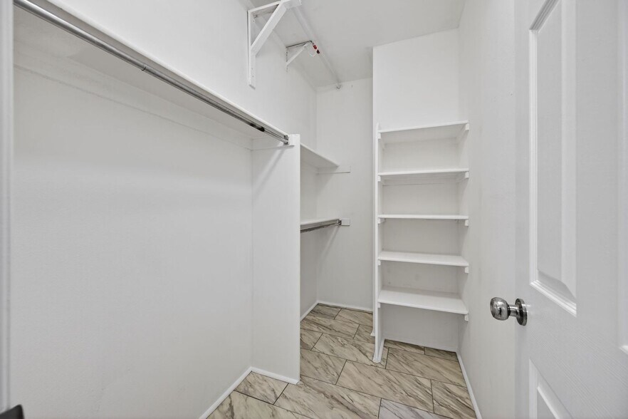 Building Photo - 10784 W 63rd Pl