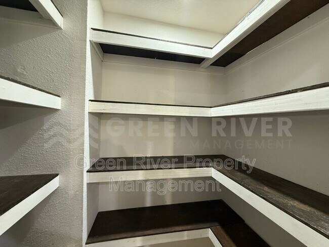 Building Photo - 8704 Lake George Cir W