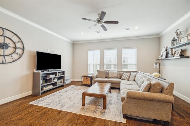 Building Photo - 829 Wakefield Dr