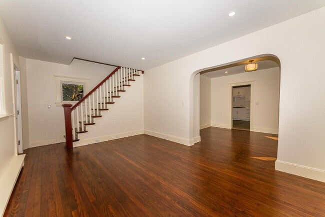 Building Photo - 48 Grove St