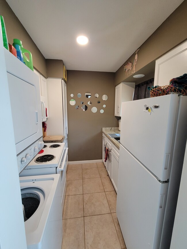 Washer and dryer - 810-3 Continental Dr