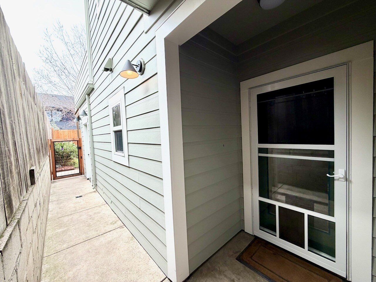 Building Photo - 3263 Louise St