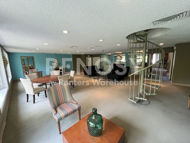 Building Photo - Beautiful 1 Bed 1 Bath in Capitol Hill (Water/sewer and Trash Utilities Included!)