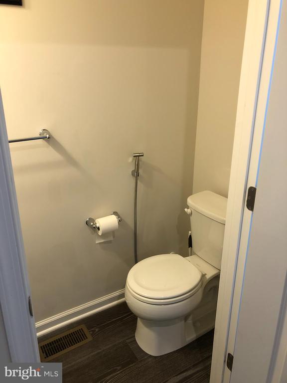 Building Photo - 111 Almond Dr