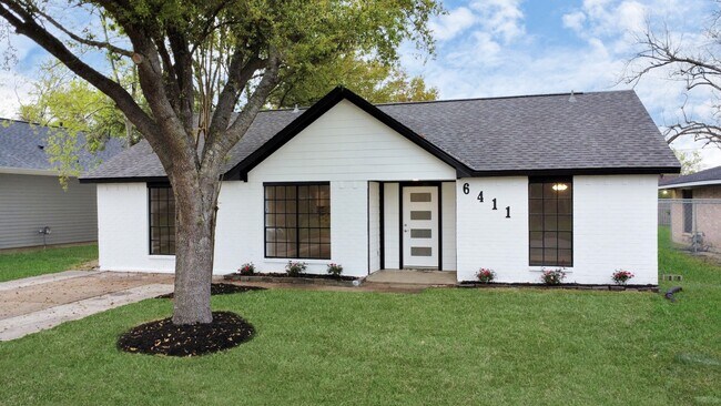 Building Photo - 6411 Hollow Oaks Dr