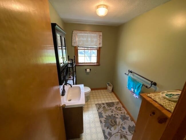 Building Photo - 159 Belchertown Rd