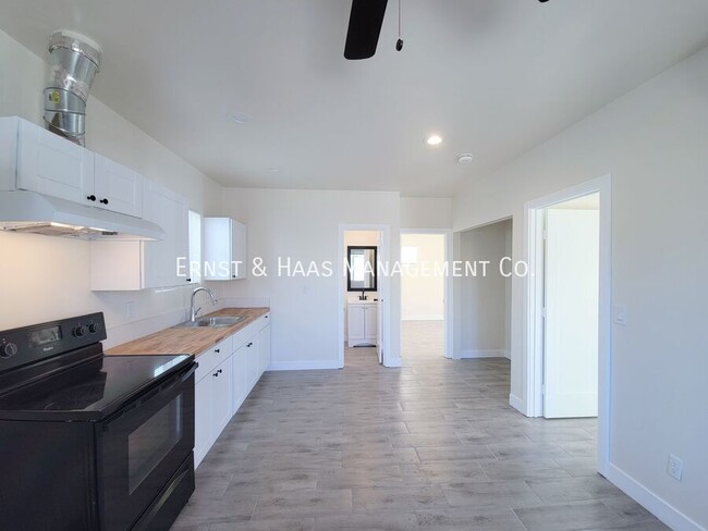 Building Photo - Fantastic 2 Bedroom 2 Bath Cozy House in C...