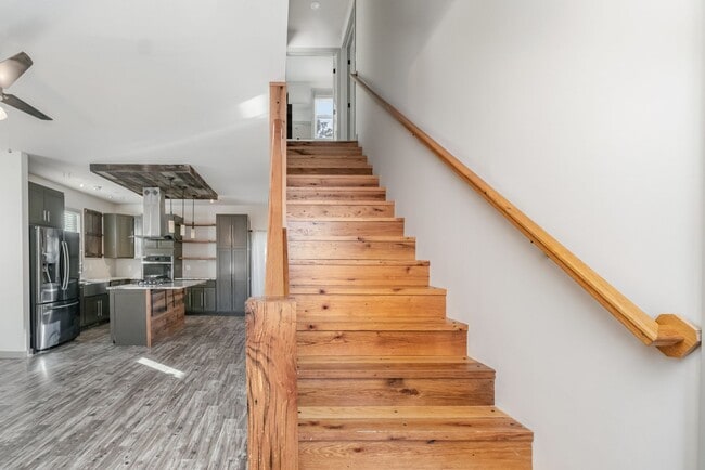 Building Photo - Incredible 3 BDRM / 2.5 BTH Franklin Home Available Now!