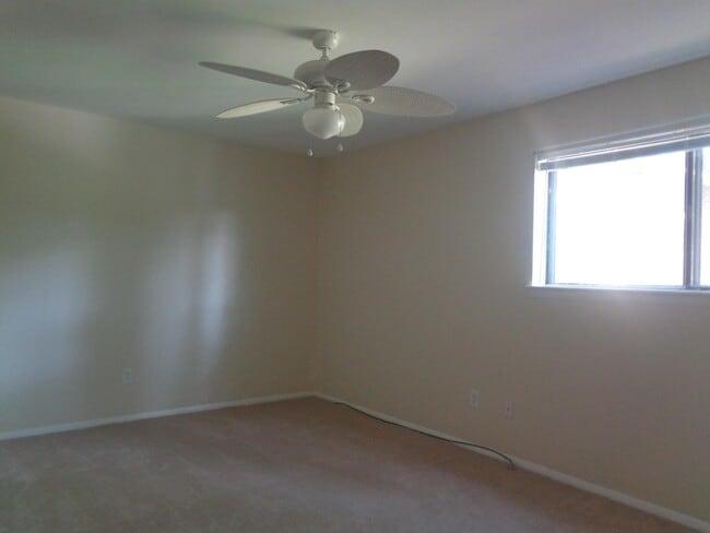 Building Photo - 1204 Schaub Dr