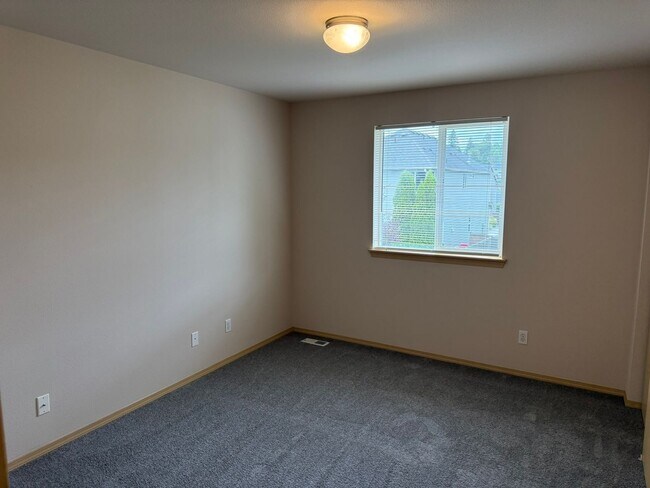 Building Photo - 3Bd/2.5Ba Maple Valley Home