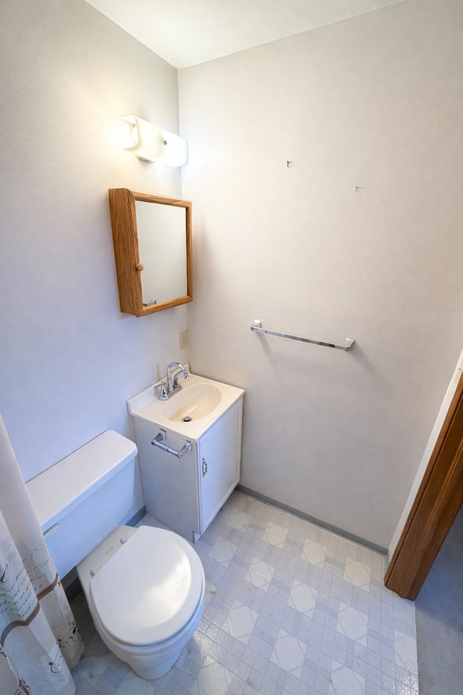 Building Photo - 5930 N Wiscomb St