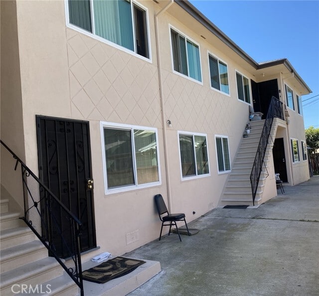 Building Photo - 1131 N Kenmore Ave