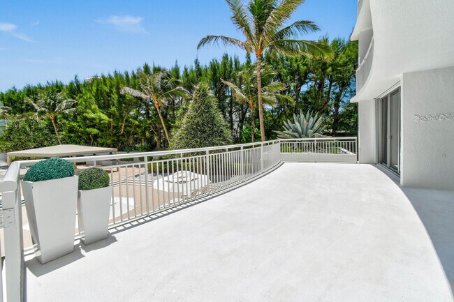 Building Photo - 2780 S Ocean Blvd