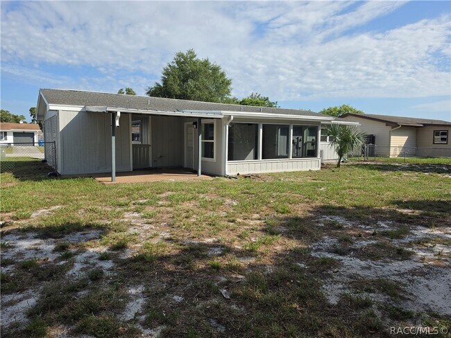 Building Photo - 4450 Essex Ln