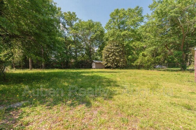 Building Photo - 2202 Roosevelt Dr